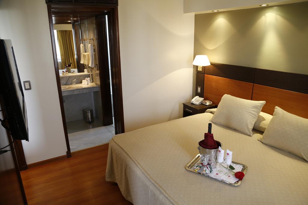 Hotel Corregidor Ла Плата Екстериор снимка